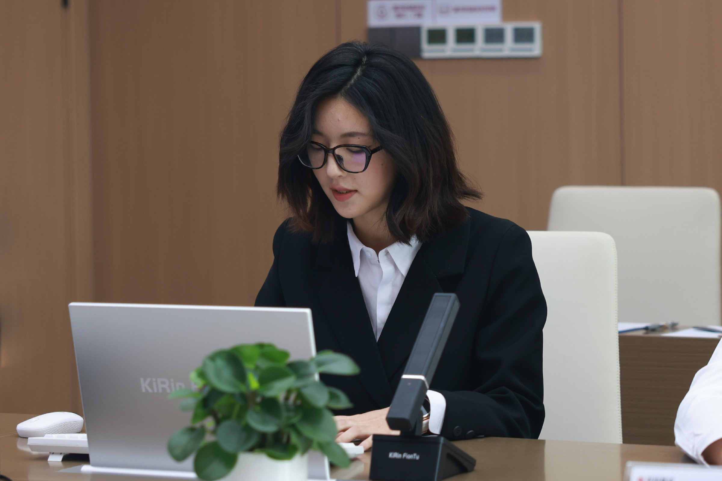 成本管控中心見(jiàn)習(xí)成本管理崗張忠賢.jpg 成本管控中心見(jiàn)習(xí)成本管理崗張忠賢.jpg