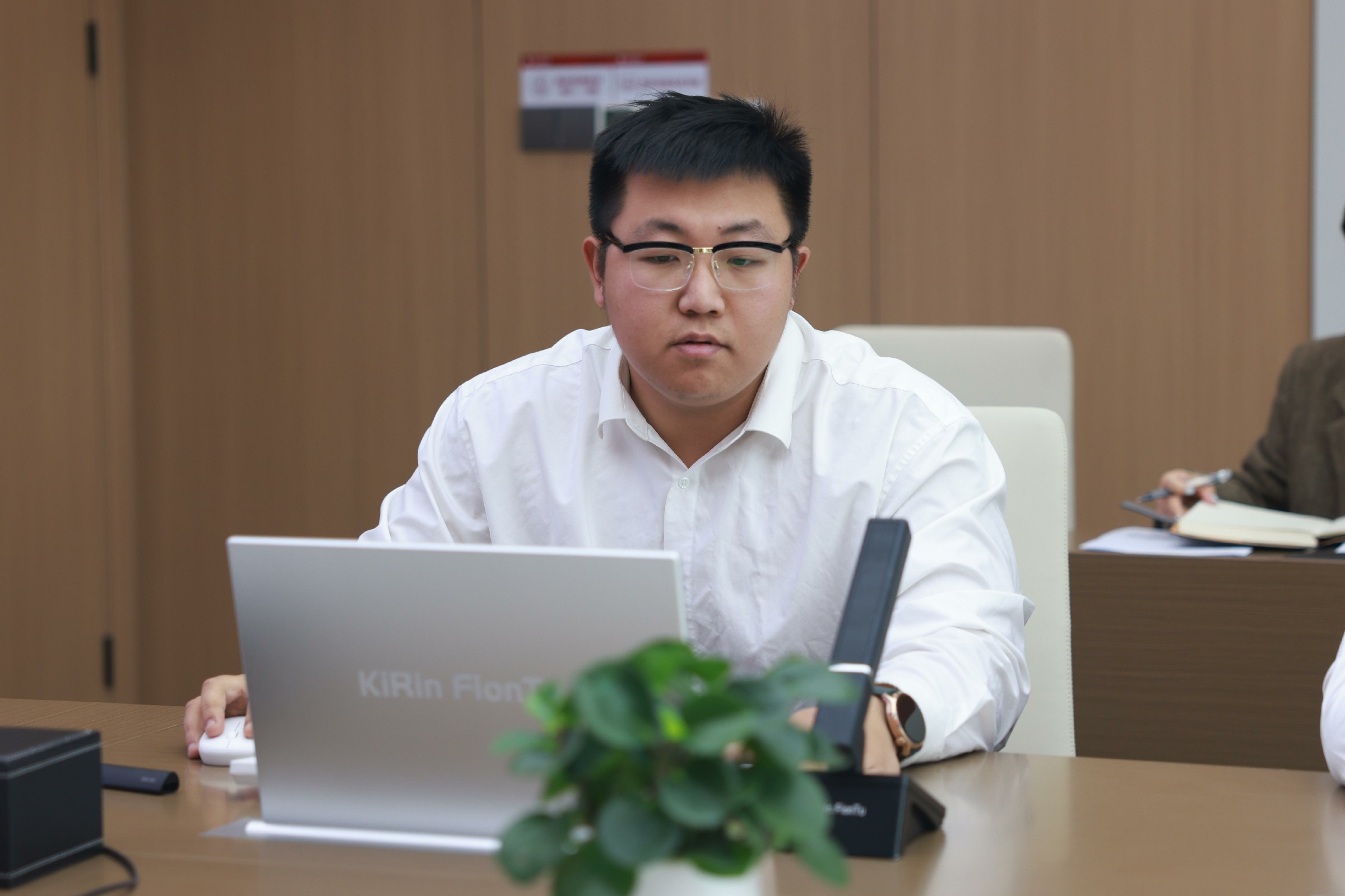 工程管理中心見(jiàn)習(xí)兩制管理崗?fù)踮?jpg 工程管理中心見(jiàn)習(xí)兩制管理崗?fù)踮?jpg